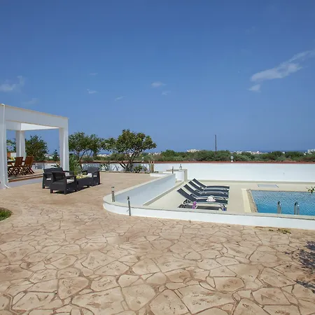 Villa Views Pram1 *